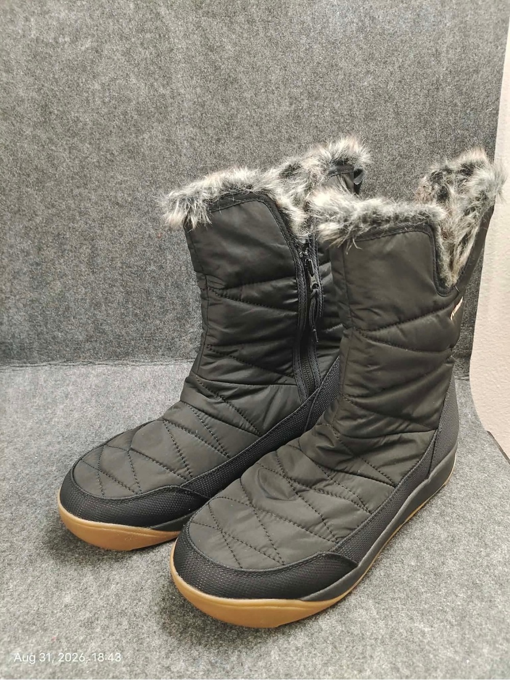 NWOB Columbia Women's Minx Slip V Boot - Wide Size 10 Black